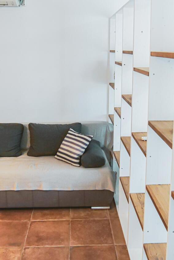 Fully Renovated One Bedroom Apartment With A Seaview - A Севид Экстерьер фото