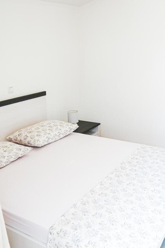 Fully Renovated One Bedroom Apartment With A Seaview - A Севид Экстерьер фото