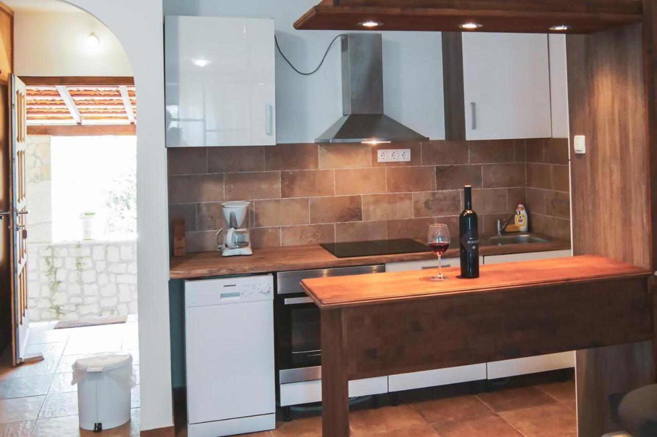 Fully Renovated One Bedroom Apartment With A Seaview - A Севид Экстерьер фото