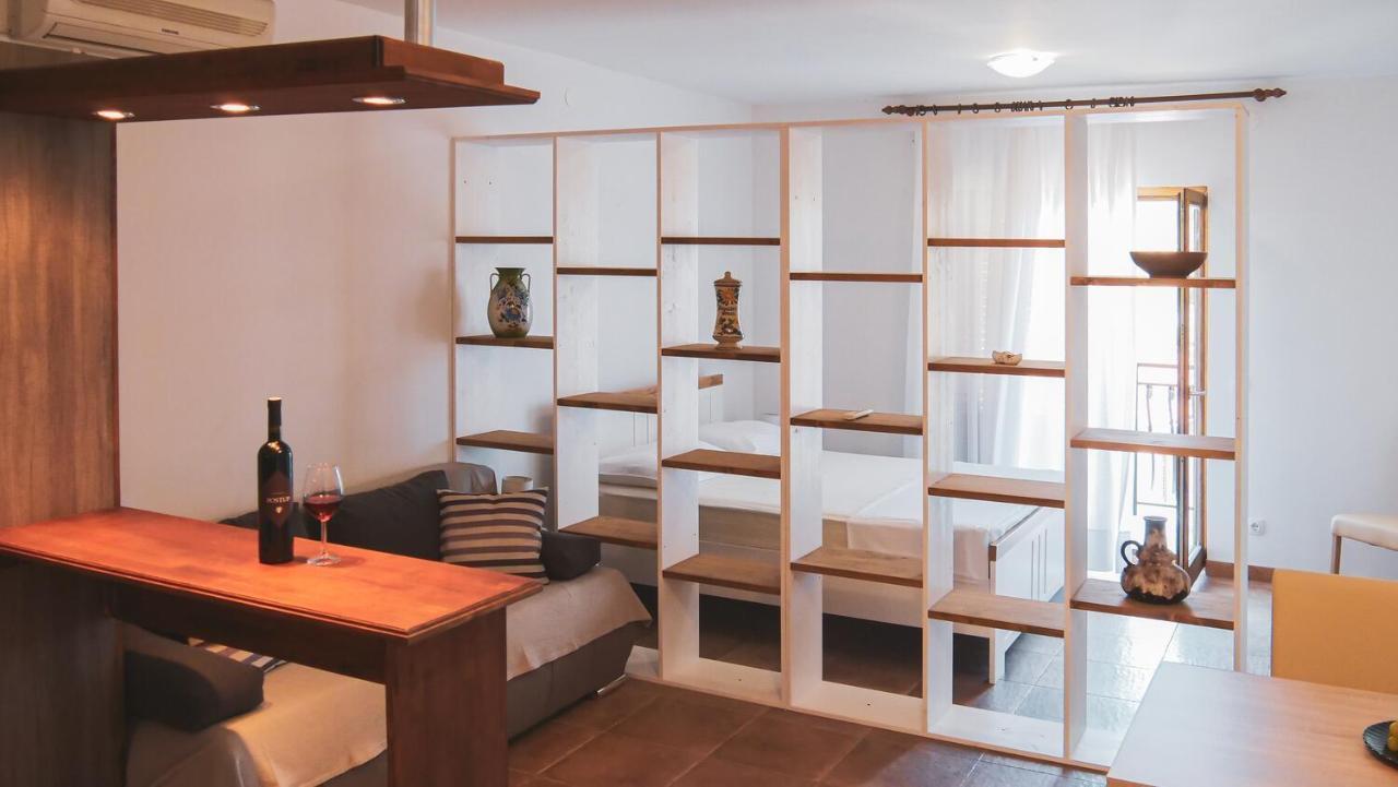 Fully Renovated One Bedroom Apartment With A Seaview - A Севид Экстерьер фото