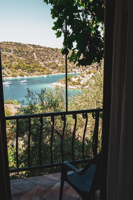 Fully Renovated One Bedroom Apartment With A Seaview - A Севид Экстерьер фото