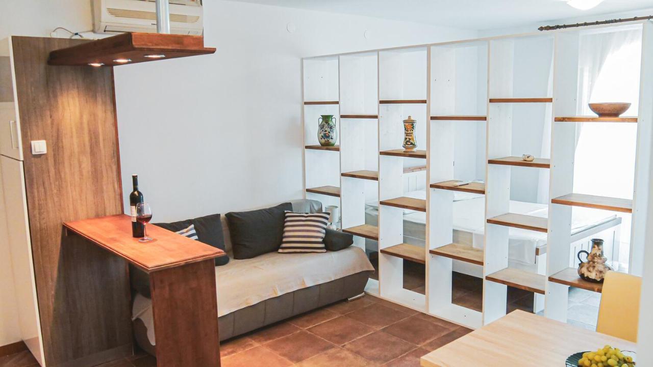 Fully Renovated One Bedroom Apartment With A Seaview - A Севид Экстерьер фото